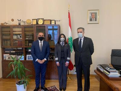 تكريم أول لبنانية تقود الطائرة بين ألمانيا ولبنان