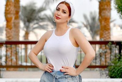 نسرين طافش تطل من سرير النوم وترسل قبلة .. والجهور يسأل عن المقصود