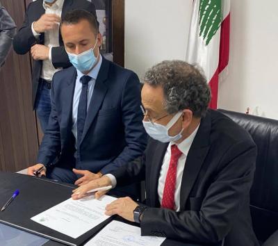 وزير الاقتصاد والتجارة يوقع على اتفاقية مع شركات فرنسية تتعلق بإهراءات المرفأ