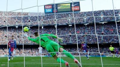 ريال مدريد يسقط برشلونة بثنائية