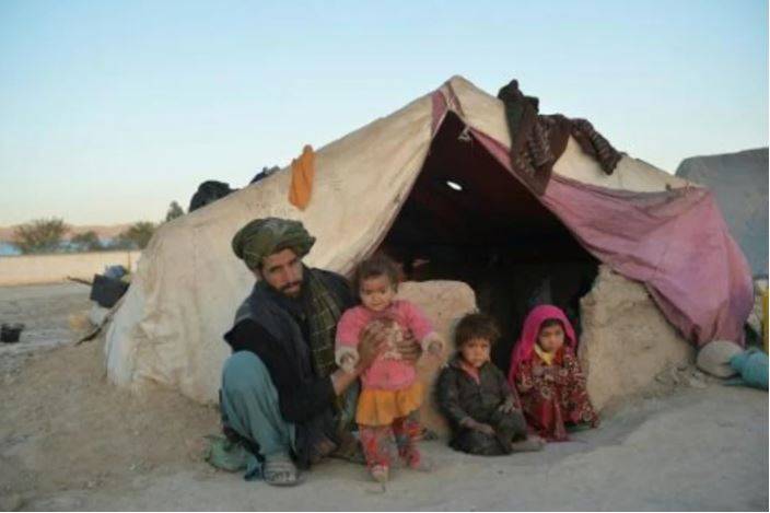 في غرب أفغانستان عائلات تبيع بناتها الصغيرات خشية الموت جوعًا