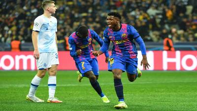الواعد فاتي يقود برشلونة لفوز ثمين في كييف بدوري الأبطال