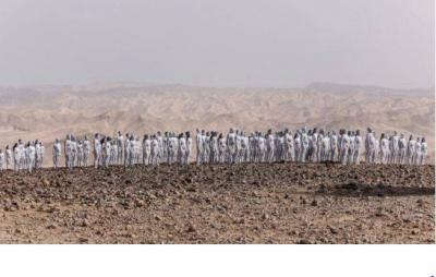 200 شخص يتظاهرون عراة قرب البحر الميت احتجاجا على حالة المناخ