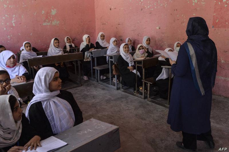 مسموح في الشمال وممنوع في الجنوب.. محاولات طالبان لمحاصرة تعليم المرأة