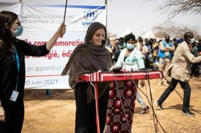 Angelina Jolie Supports Refugees