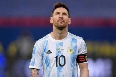 Video: Argentina Players Surprise Messi on His Birthday with Strange Gifts