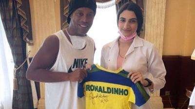 Ronaldo Received COVID Vaccine in Dubai and Gifted His Jersey to a Nurse