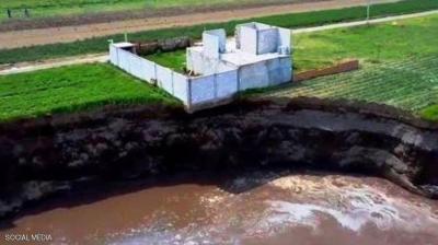 New Images: The Mysterious Hole Expands and Consumes a Nearby House