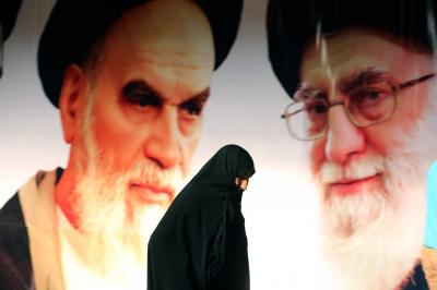 خامنئي بين الثورة والتاريخ