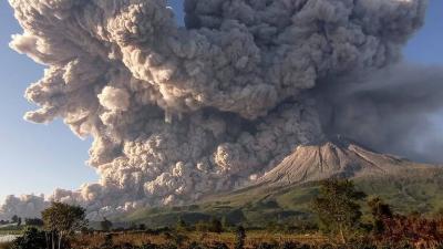 Terrifying Cloud of Hot Ash Ejected by Mount Sinabung Volcano in Indonesia