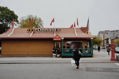 Man Threatens to Execute Everyone at McDonald's if He Doesn't Get His Happy Meal