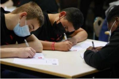 France Reinstates Mandatory Mask Wearing in Schools