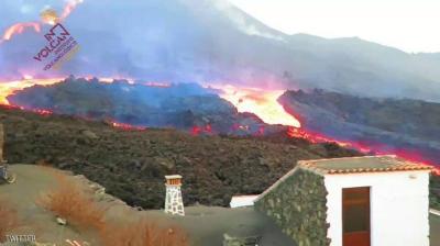 Video: Volcanic Lava Tsunami Devours Homes in La Palma