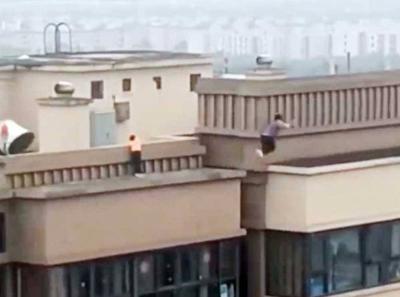 Breath-Taking Video of Two Children Jumping from a Skyscraper