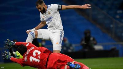 Title: Real Madrid Overcomes Rayo and Remains at the Top of La Liga