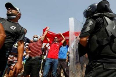 Tunisia Assures Turkey, the European Union, and the United Nations After President Freezes Parliament