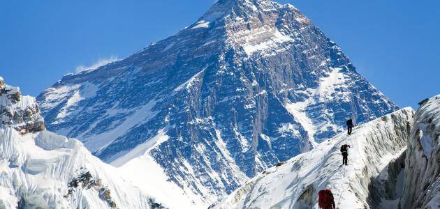 Nepalese Sherpa Climbs Everest for the 25th Time, Breaking His Own Record