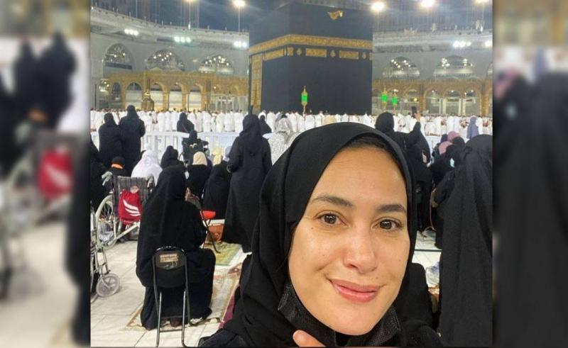 Hend Sabry Performs Umrah