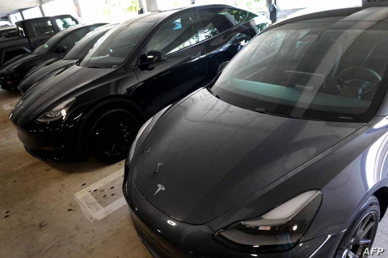 Tesla Joins the Trillion-Dollar Club After Hertz Deal