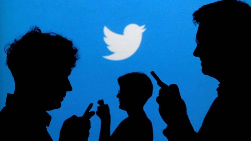 A Day of Twitter's Glee: How the Blue Bird Commented on Facebook's Misfortune