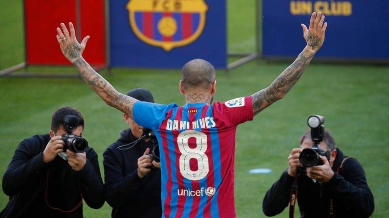 Dani Alves Leads Barcelona's Departure List to Saudi Arabia
