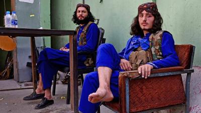 Taliban Member Slaps Children for Using Smartphones