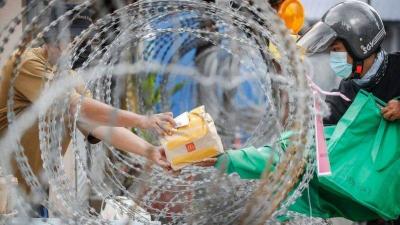 Malaysians Raise White Flags Seeking Food and Essentials Due to COVID-19