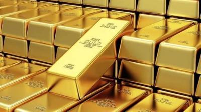 Gold Rises Amid Dollar Decline