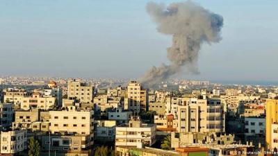 Israeli Airstrikes on Hamas Sites in Central Gaza