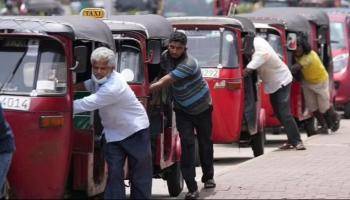 Fuel Crisis in Sri Lanka... Long Queues of "Tuk Tuks" and Cars