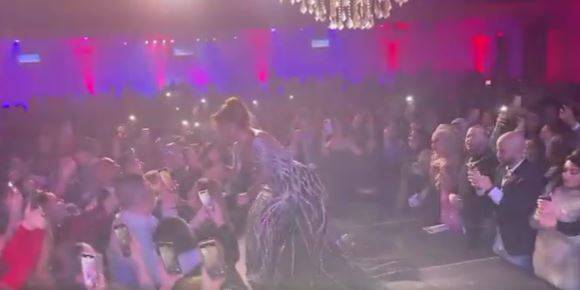 Nawal El Zoghbi Shines on New Year's Eve with a Royal Look and a Beautiful Gesture