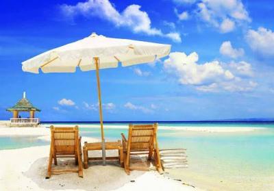 Tourism, Vaccination, and Vacation: Plans for Safe Beaches from COVID-19