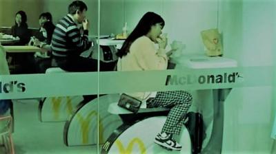 Video: Eat and Lose Weight... A Famous Restaurant Replaces Its Seats with Exercise Bikes
