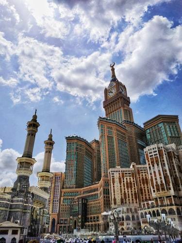 Saudi Arabia Bans Entry to Public and Private Establishments for the Unvaccinated Against COVID-19