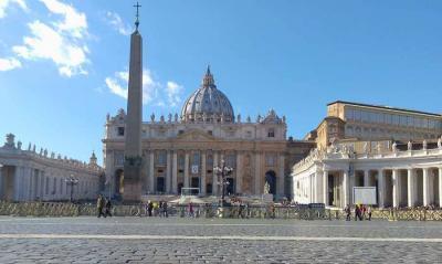 Car Breaches Vatican Security Perimeter… Gunfire Erupted!