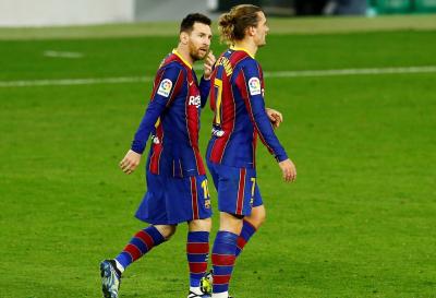 Today's Matches in UAE Time: Focus on Liverpool and Barcelona