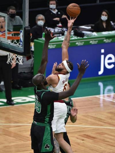 Boston Celtics Dominate Cleveland Cavaliers in NBA Match