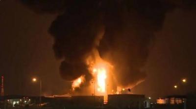 Video: Aramco Station in Jeddah Targeted by Attack.. 15 Teams Battling the Fire
