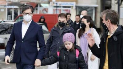Bullying Against Her: The President Accompanies a Little Girl to Class