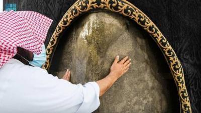 Hajj and Umrah: Entry to the Kaaba Not Allowed and No Appointments for Receiving the Black Stone
