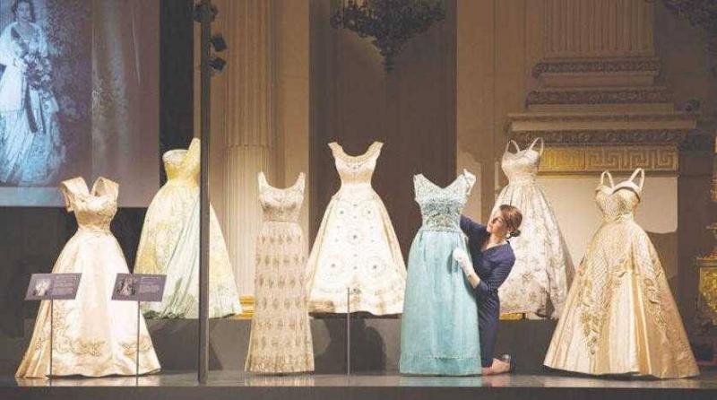 Queen Elizabeth's Dresses... Made of Wax!