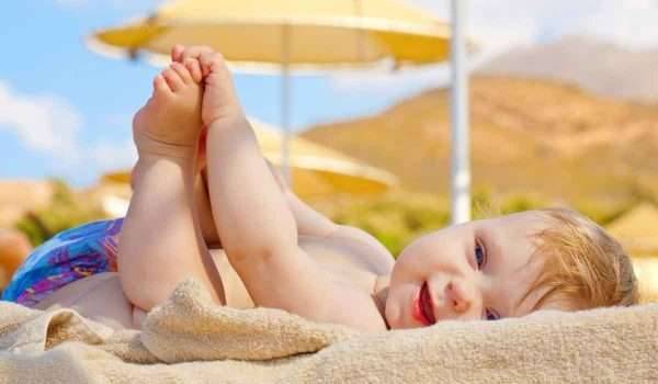 Intense Sunlight Can Cause Burns to Children's Eyes
