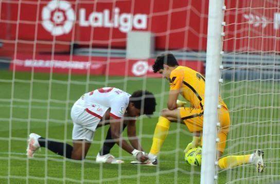 Bono Named Best African Player in La Liga