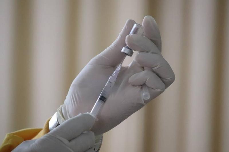 Scientists Test Revolutionary Vaccine Against Variants, Pain-Free