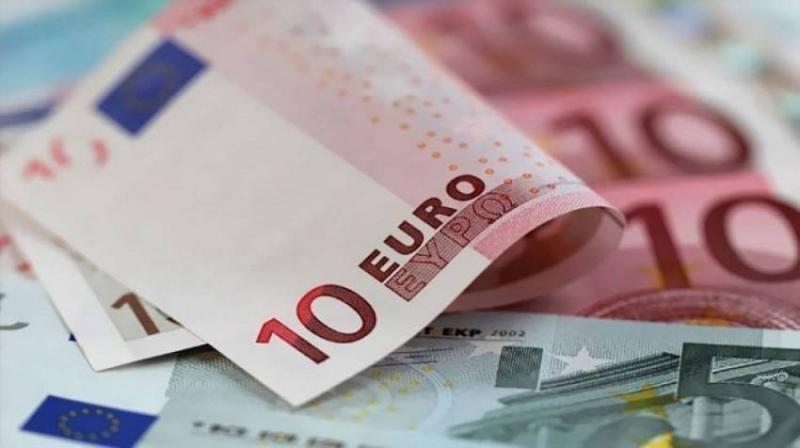 Euro Hits Lowest Level Against Dollar Since 2002