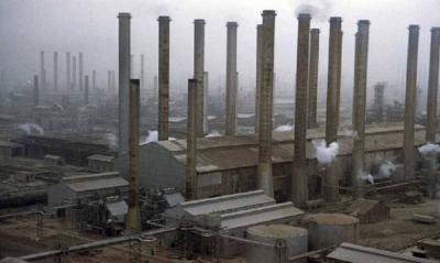 Powerful Explosion Rocks Oil Facility in Iran