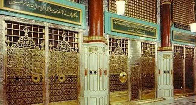 Title: Saudi Arabia: Visiting the Prophet's Grave Only for Men