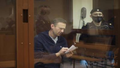 Sputnik: "Navalny's Trial Session Sees Attendance of Western Diplomats"