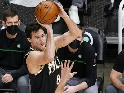 Atlanta Hawks Defeat Boston Celtics in NBA Match