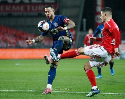 Video: Lyon Wins and Temporarily Tops Ligue 1
